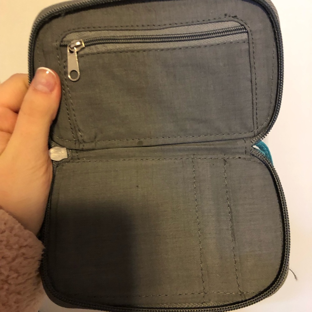 Patterned wristlet - Picture 3 of 4